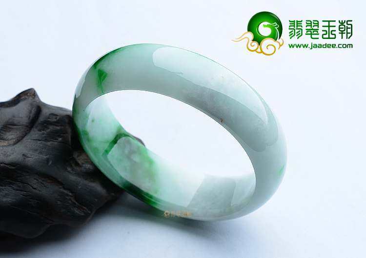(超值推荐)糯冰种白底青手镯（57.2mm）