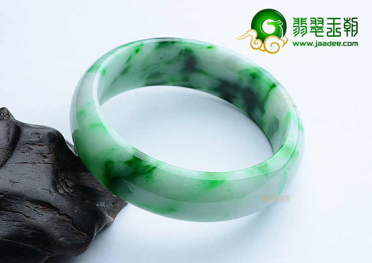 (超值推荐)糯冰种白底青手镯（57.2mm）