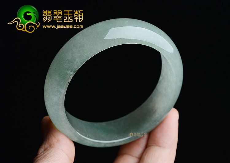 (超值推荐)糯冰种晴水略飘花手镯（55.3mm）