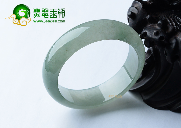 (超值推荐)糯冰种晴水略飘花手镯（55.3mm）
