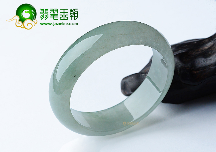 (超值推荐)糯冰种晴水略飘花手镯（55.3mm）