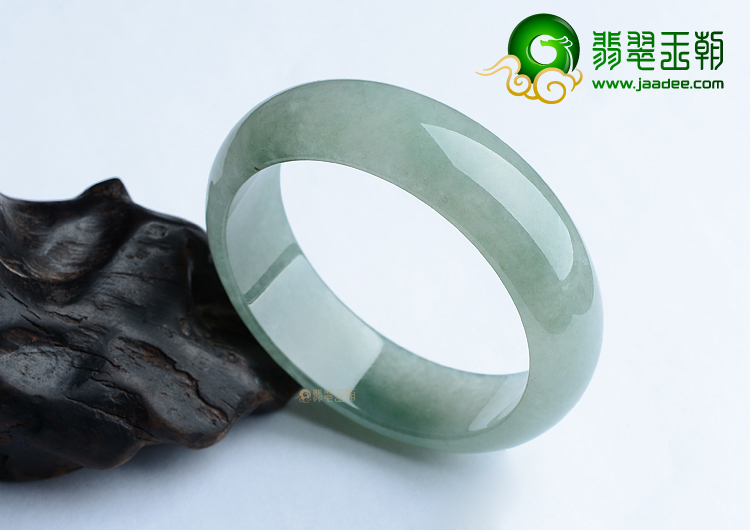 (超值推荐)糯冰种晴水略飘花手镯（55.3mm）
