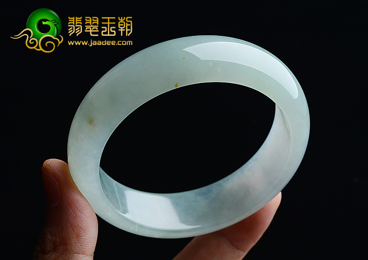 (超值推荐)糯冰种晴水略飘黄翡手镯（58.6mm）