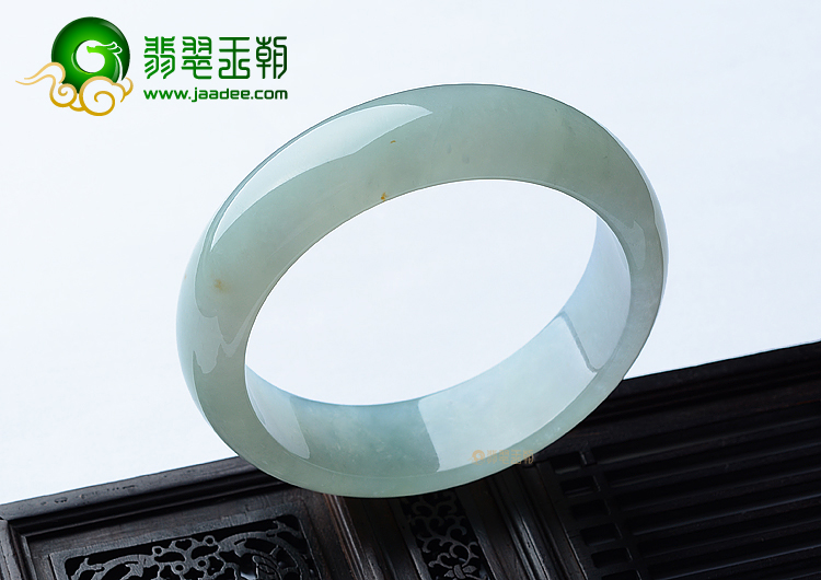 (超值推荐)糯冰种晴水略飘黄翡手镯（58.6mm）
