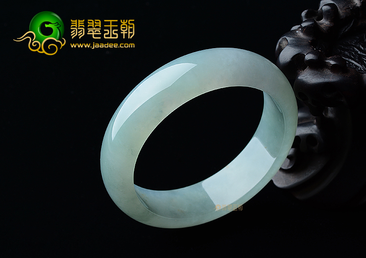 (超值推荐)糯冰种晴水略飘黄翡手镯（58.6mm）