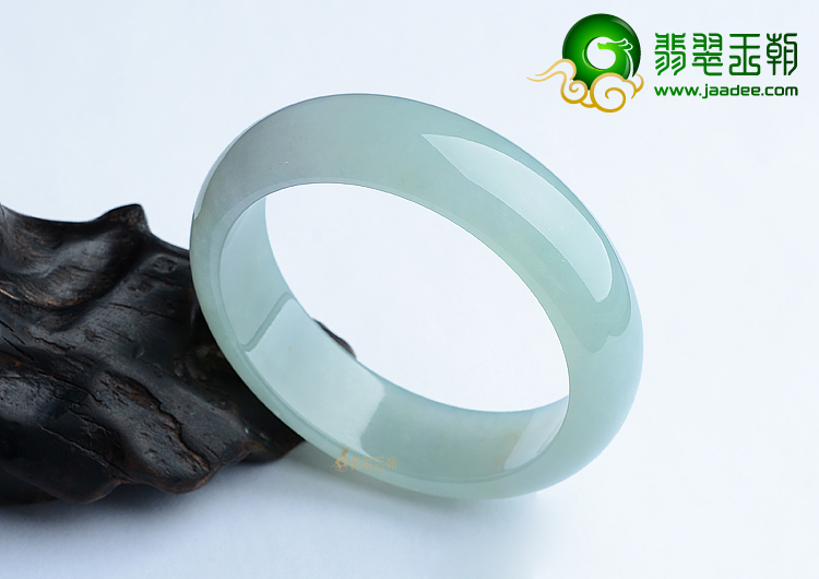 (超值推荐)糯冰种晴水略飘黄翡手镯（58.6mm）