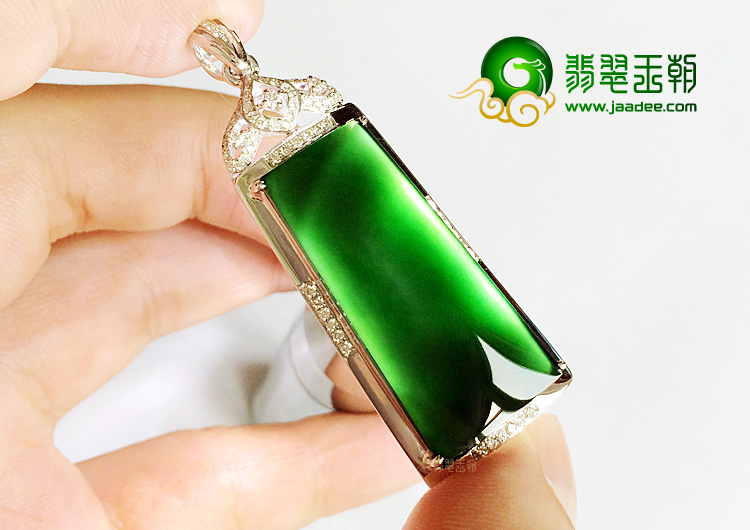 （一口价扫货）玻璃种墨翠镶白金方牌胸坠(真钻)
