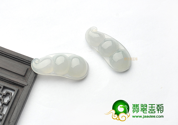冰种淡晴水四季豆挂件(一对)