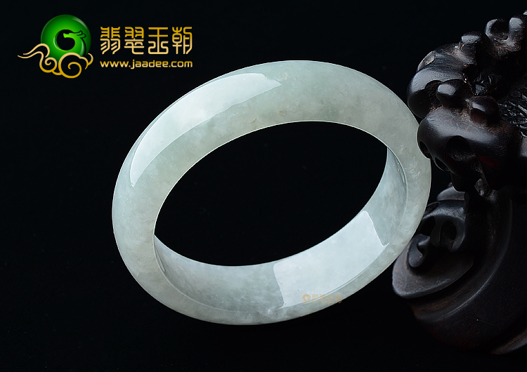 (超值推荐)糯冰种淡晴水略飘花手镯（56mm）