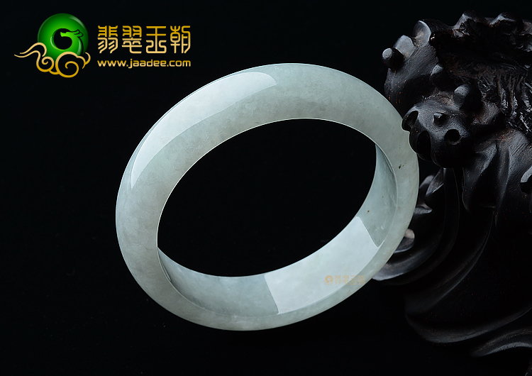 (超值推荐)糯冰种淡晴水手镯（55.2mm）