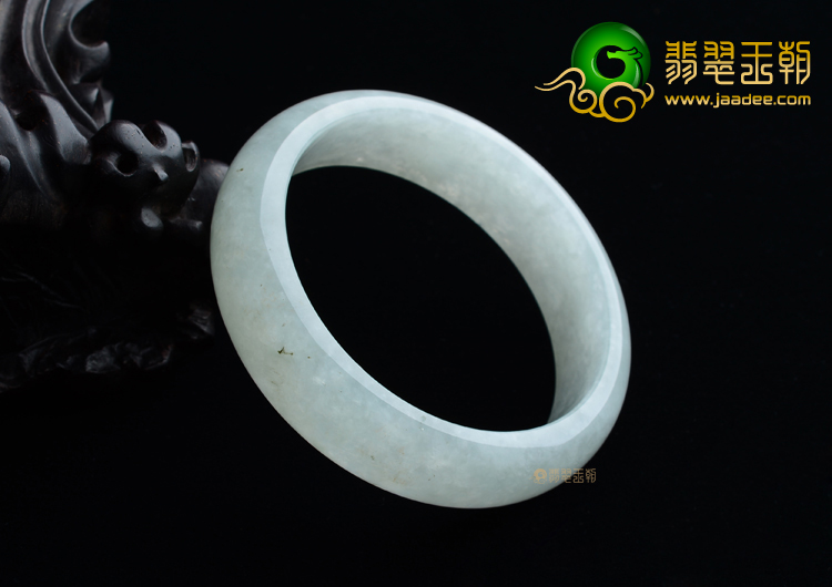 (超值推荐)糯冰种淡晴水手镯（55.2mm）