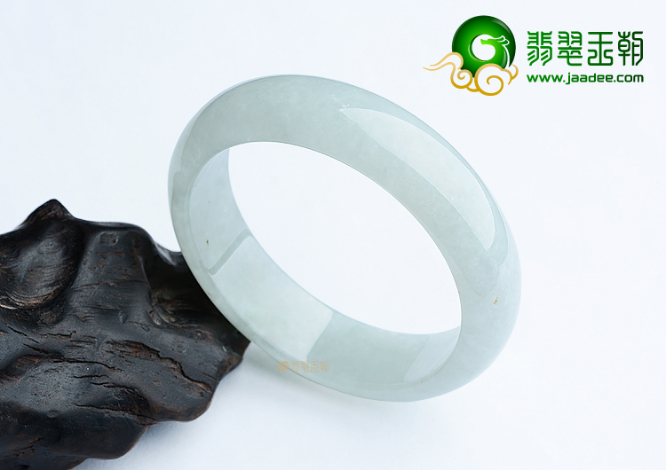(超值推荐)糯冰种淡晴水手镯（55.2mm）