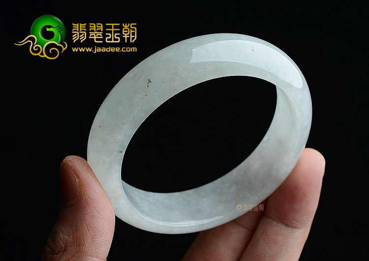 (超值推荐)糯冰种淡晴水手镯（55.2mm）