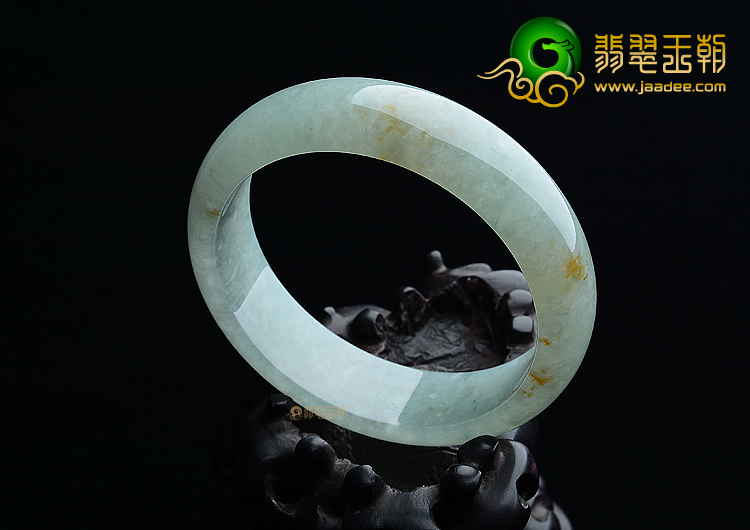 (超值推荐)糯冰种晴水略飘黄翡手镯（57mm）