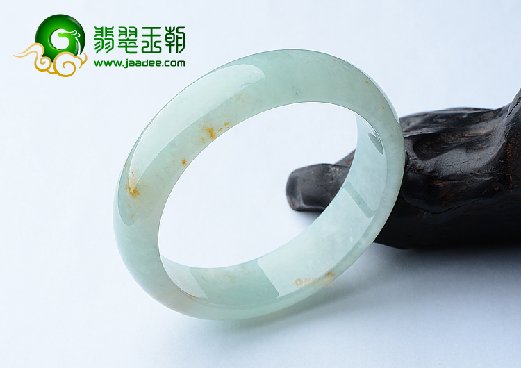 (超值推荐)糯冰种晴水略飘黄翡手镯（57mm）