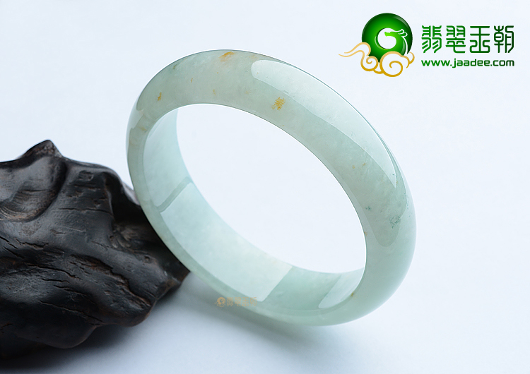 (超值推荐)糯冰种晴水略飘黄翡手镯（58.2mm）