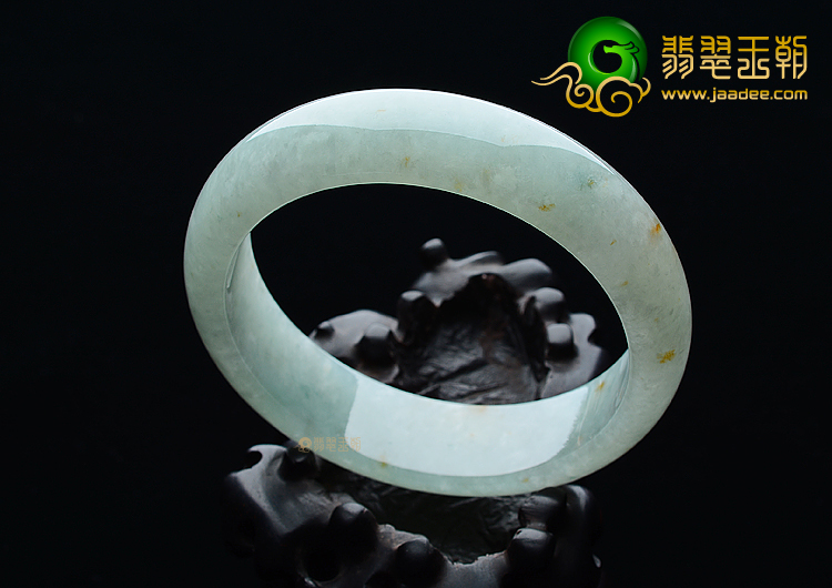 (超值推荐)糯冰种晴水略飘黄翡手镯（58.2mm）