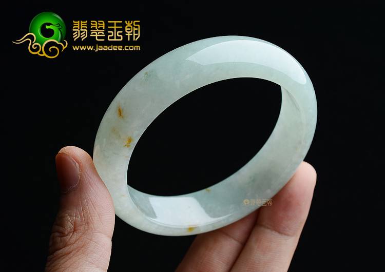 (超值推荐)糯冰种晴水略飘黄翡手镯（58.2mm）