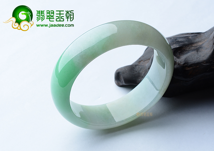 (超值推荐)糯冰种飘翠手镯（54.4mm）