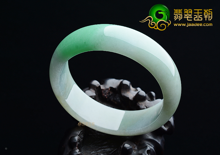 (超值推荐)糯冰种飘翠手镯（54.4mm）
