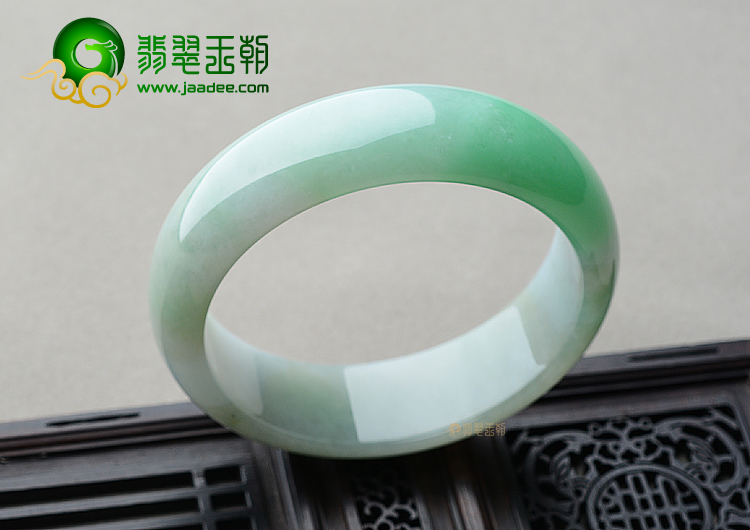 (超值推荐)糯冰种飘翠手镯（54.4mm）