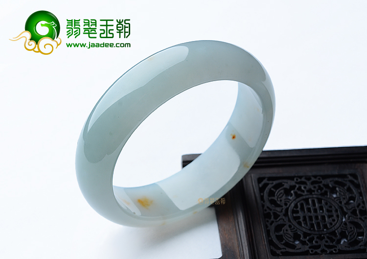 (超值推荐)糯冰种晴水略飘黄翡手镯（58.5mm）