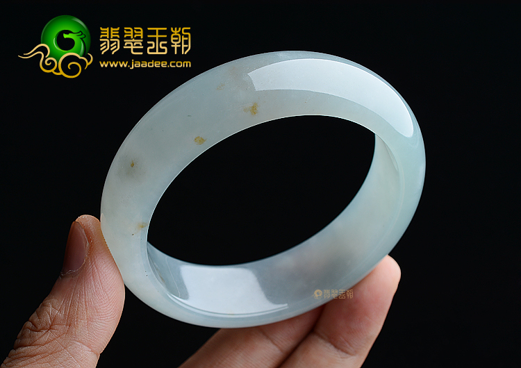 (超值推荐)糯冰种晴水略飘黄翡手镯（58.5mm）