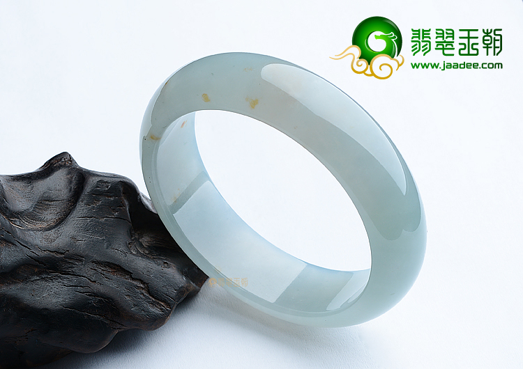 (超值推荐)糯冰种晴水略飘黄翡手镯（58.5mm）