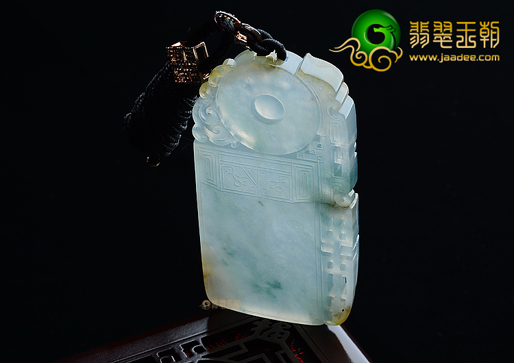 （超值推荐）冰种飘花略带黄翡仿古龙牌挂件