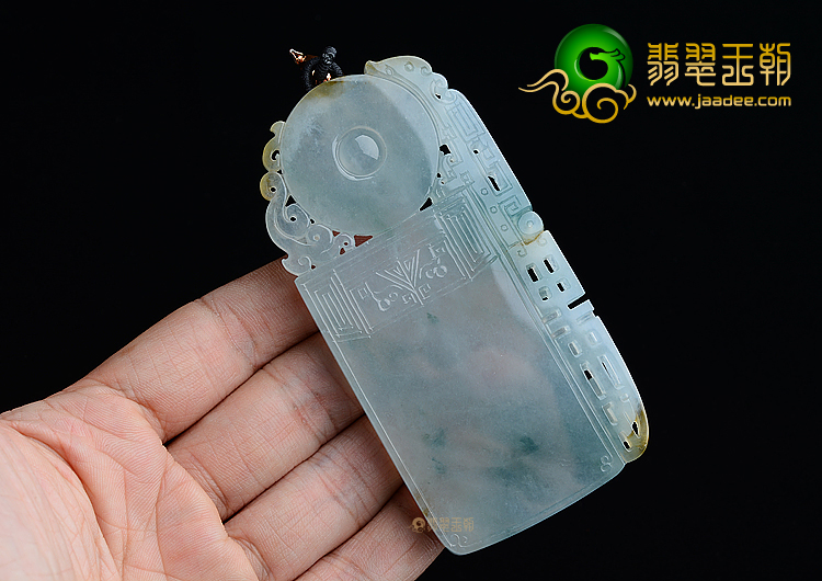 （超值推荐）冰种飘花略带黄翡仿古龙牌挂件