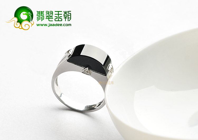 冰玻种墨翠镶白金钻石戒指(一对)