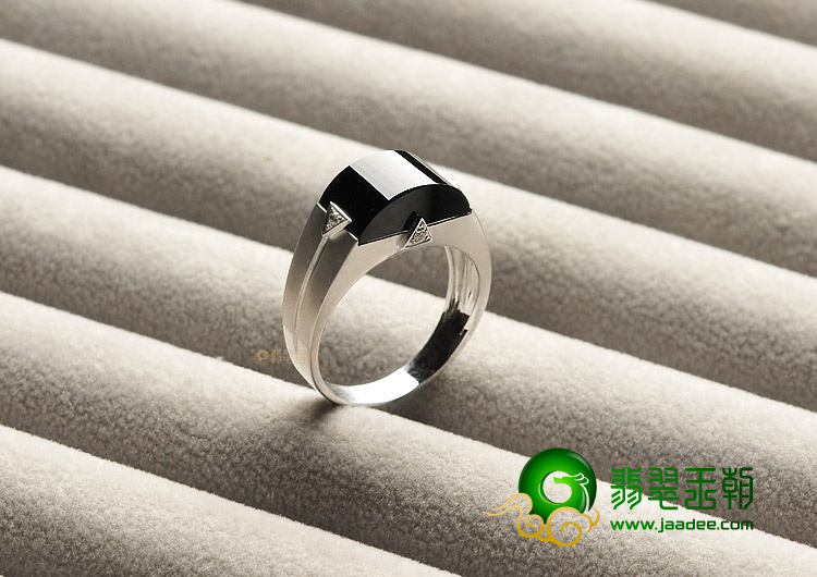 冰玻种墨翠镶白金钻石戒指(一对)
