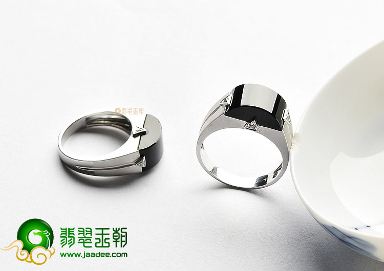 冰玻种墨翠镶白金钻石戒指(一对)