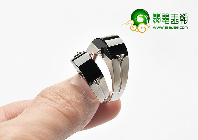 冰玻种墨翠镶白金钻石戒指(一对)
