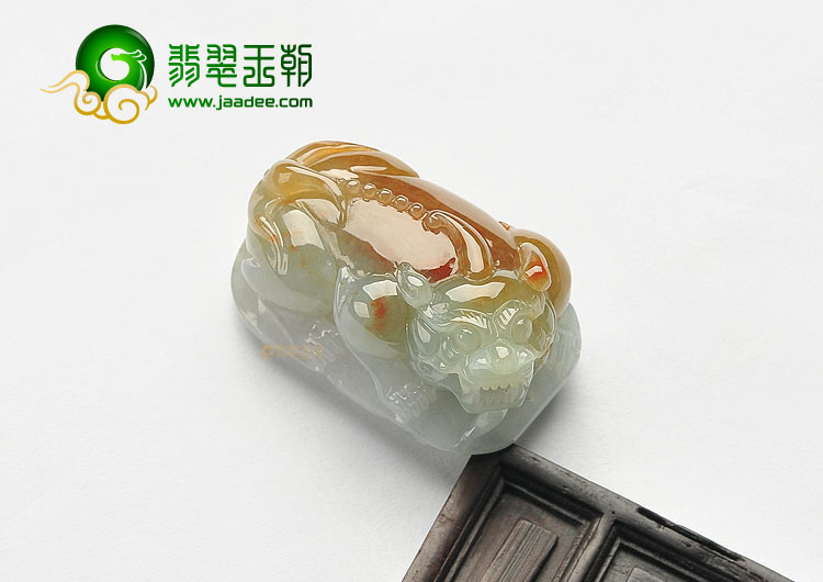 糯冰种褐黄翡貔貅挂件