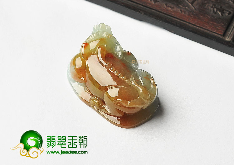 糯冰种褐黄翡貔貅挂件