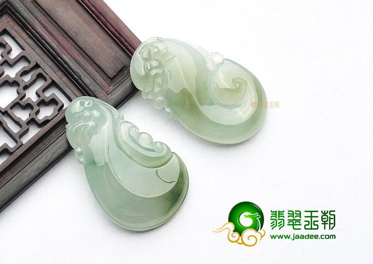 冰种晴水带褐黄翡仿古龙凤牌挂件(一对)