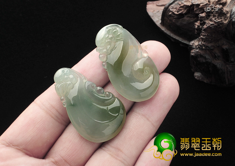 冰种晴水带褐黄翡仿古龙凤牌挂件(一对)