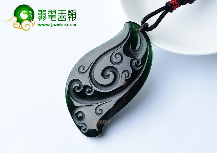 冰玻种墨翠莲花观音挂件