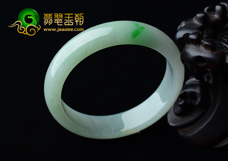 糯冰种晴水略飘翠手镯（59mm）