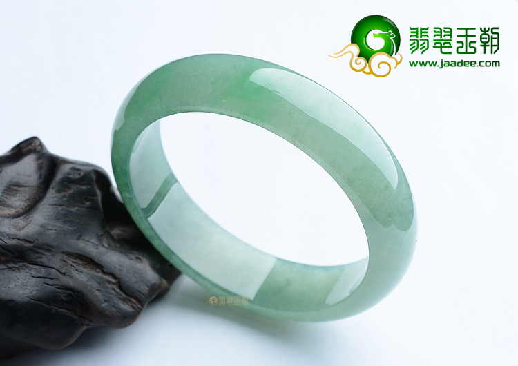 糯冰种晴水略飘花手镯（57.8mm）