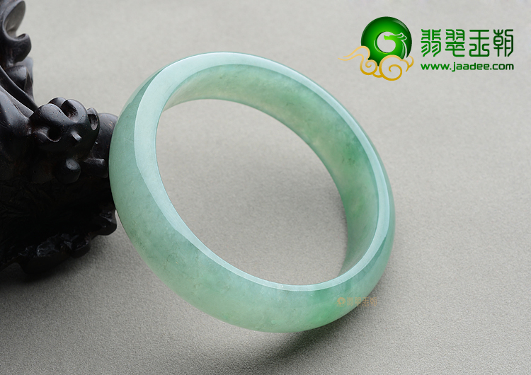 糯冰种晴水略飘花手镯（57.8mm）