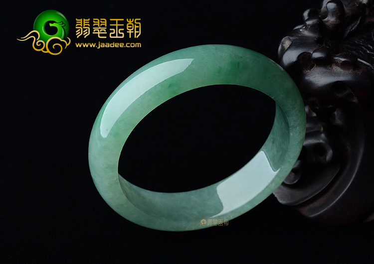 糯冰种晴水略飘花手镯（57.8mm）