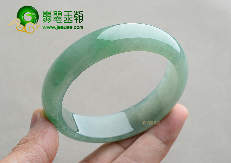 糯冰种晴水略飘花手镯（57.8mm）