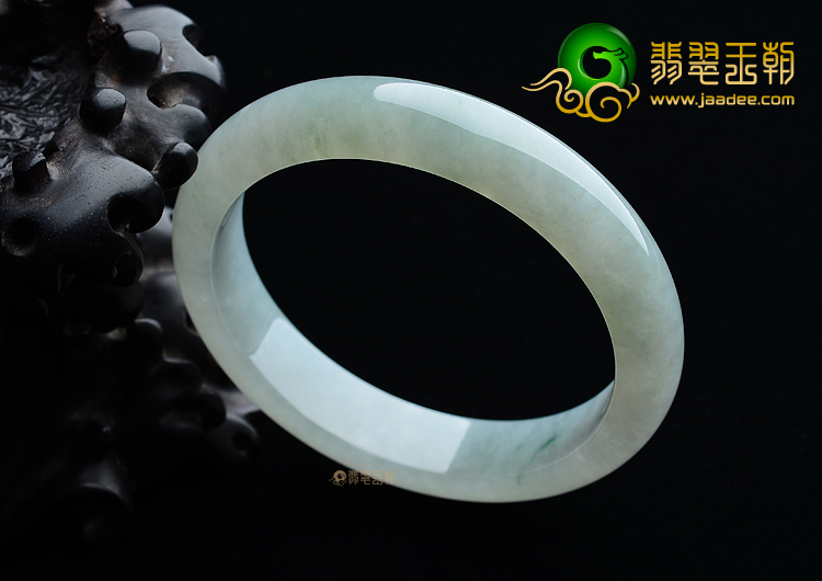 (超值推荐)糯冰种晴水略飘花手镯（56.8mm）