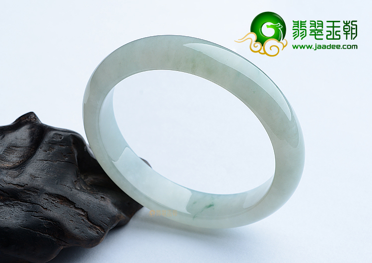 (超值推荐)糯冰种晴水略飘花手镯（56.8mm）