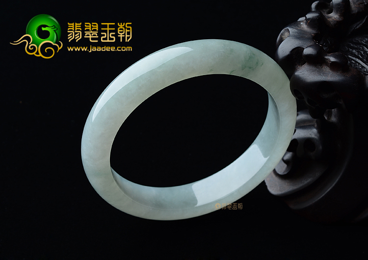 (超值推荐)糯冰种晴水略飘花手镯（56.8mm）