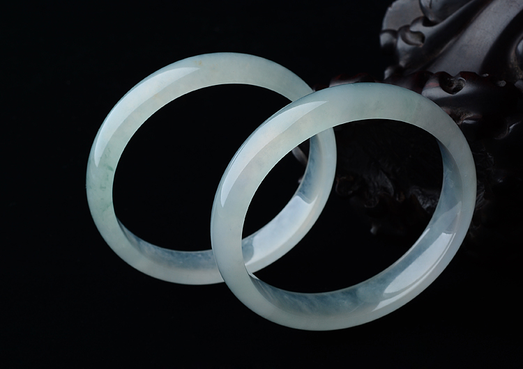 (超值推荐)冰种淡晴水略飘花手镯(58.5mm/56.7mm)(一对)