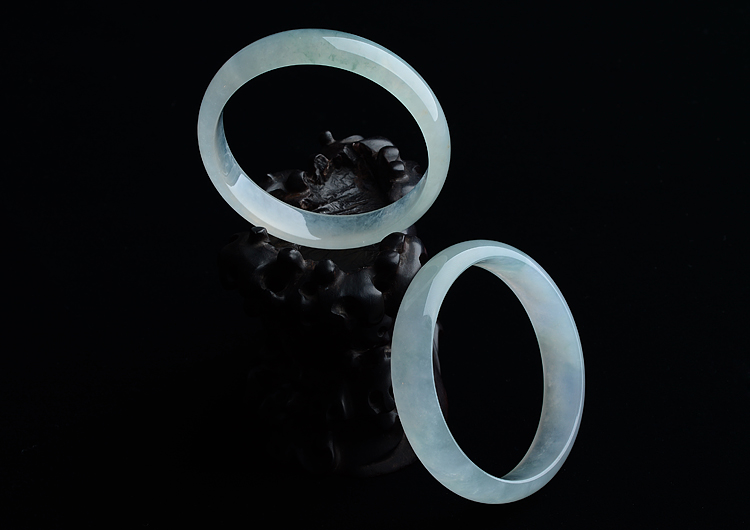 (超值推荐)冰种淡晴水略飘花手镯(58.5mm/56.7mm)(一对)