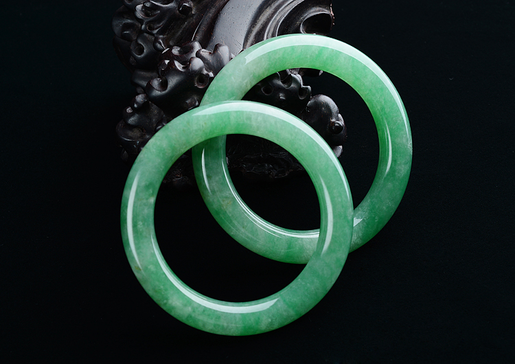 (超值推荐)糯冰种翠色圆条手镯(55.8mm/55.6mm)(一对)
